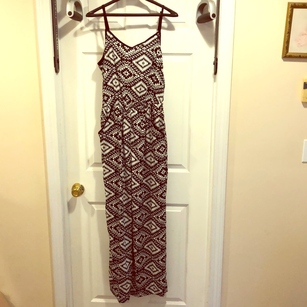 One piece pants romper. Front pockets.